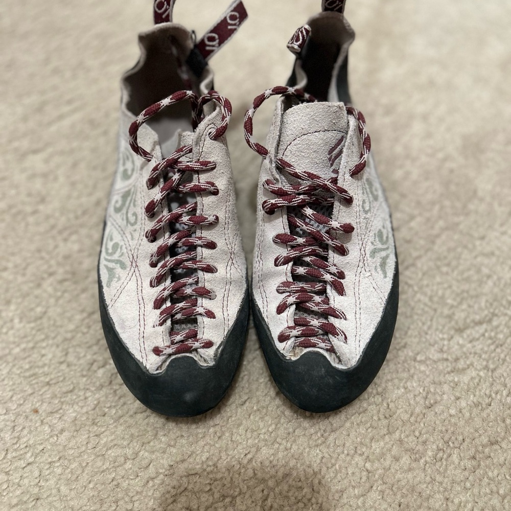 Stylish grey suede 5.10 Climbing Shoes with maroon Accents